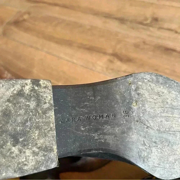 Black booties Zara woman size 6 snake pattern in back - Picture 6 of 8